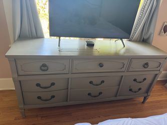 Refurbished 9 drawers dresser