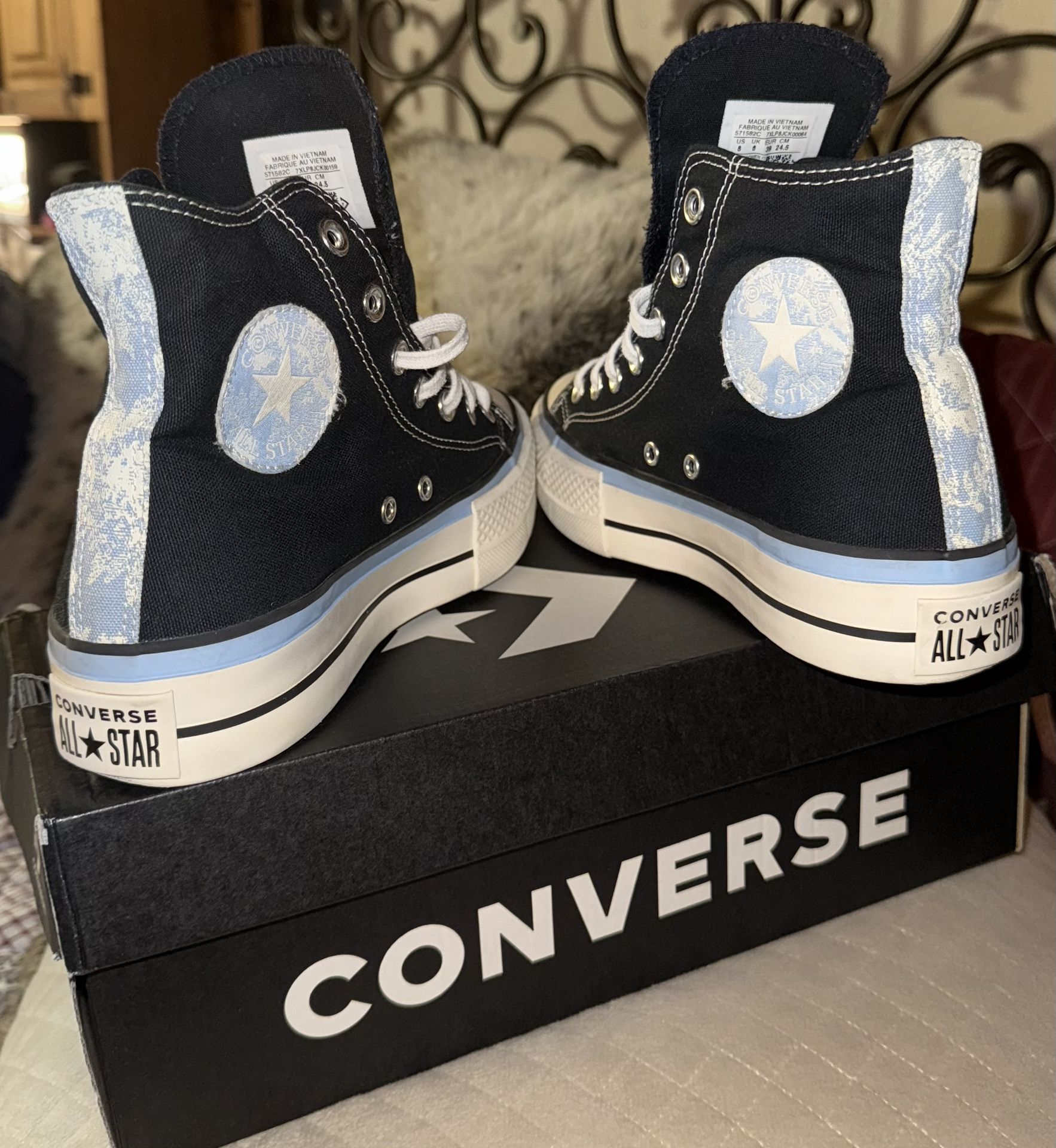 Converse Platform Women’s Size 8