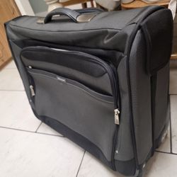 Calvin Klein Carry On Luggage 🧳 Suit Carrier 22" X 29" X 8"