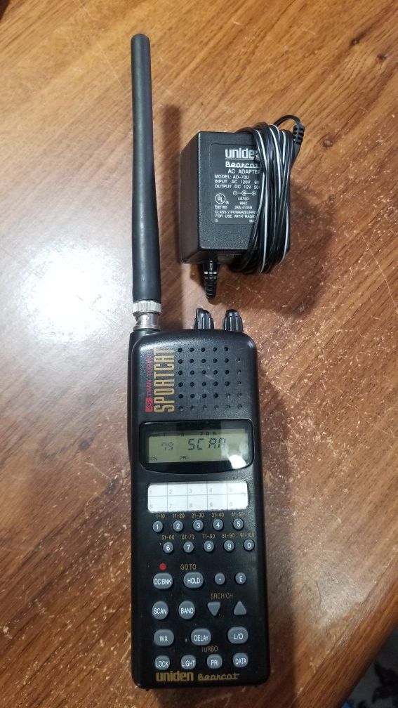 Uniden Bearcat 800 megahertz programmable handheld police scanner for