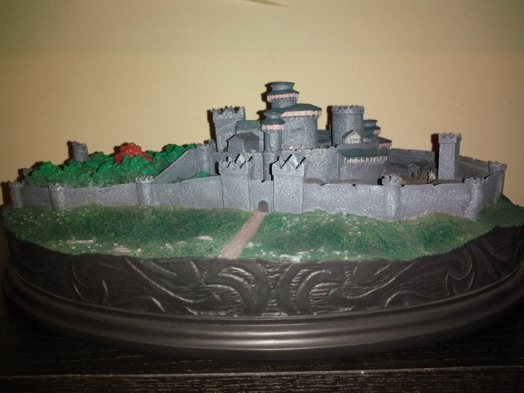 Game Of Thrones Factory Entertainment Winterfell Desktop Sculpture for Sale  in Bronx, NY OfferUp