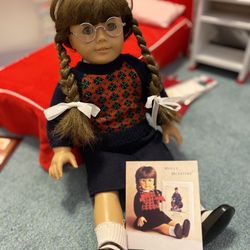 American Girl/ Pleasant Company Molly Doll