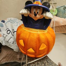 Mickey Pumkin Lights Up