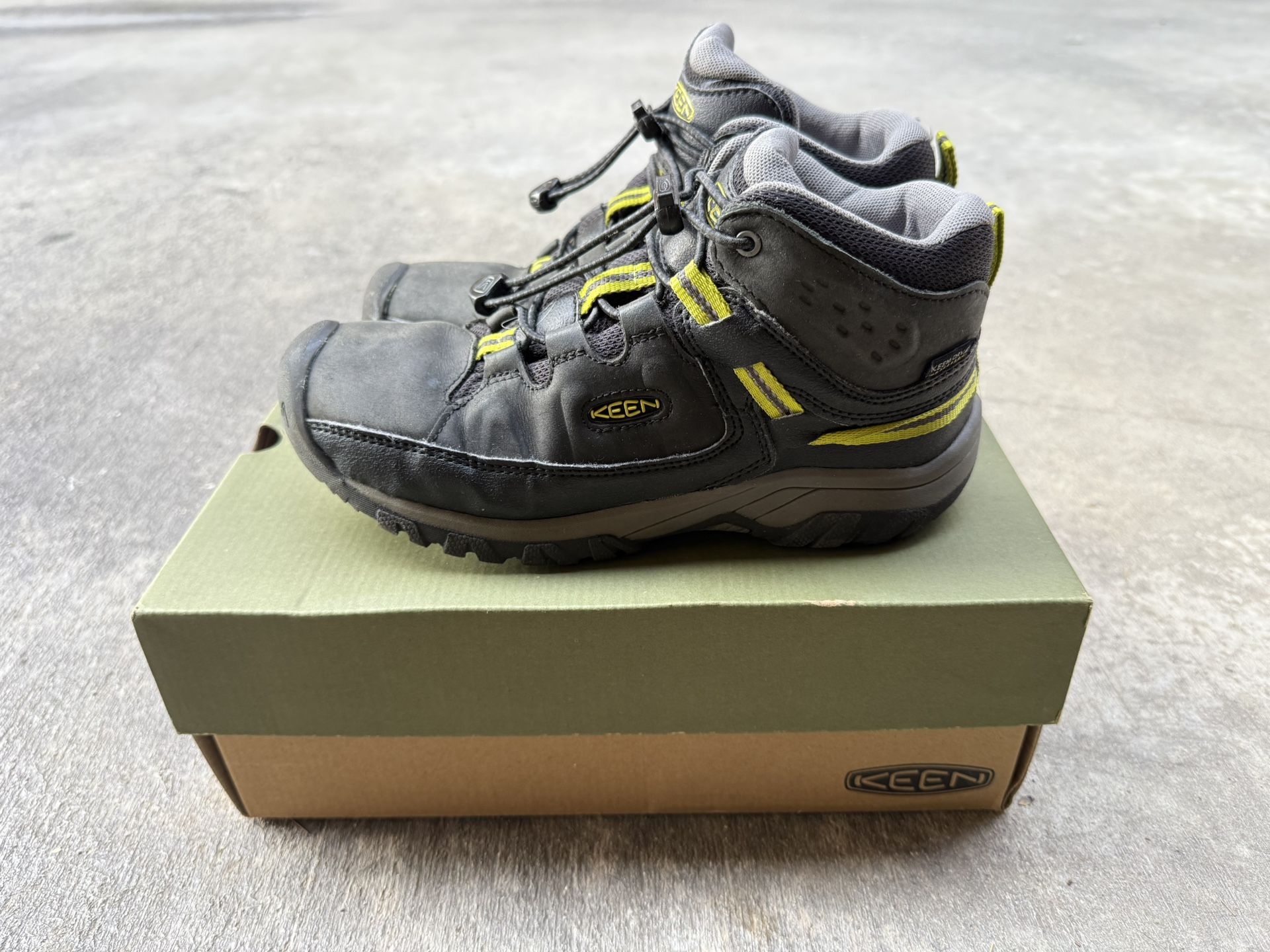 Keen Water Resistant Hiking Shoes