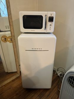 Daewoo compact refrigerator & microwave