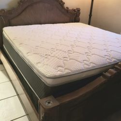 NEW KING PILLOW TOP MATTRESS and BOX SPRING. Bed frame not included 👍
