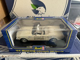 Revell '64 Mustang Indianapolis 500 Pace Car  1/18 Scale