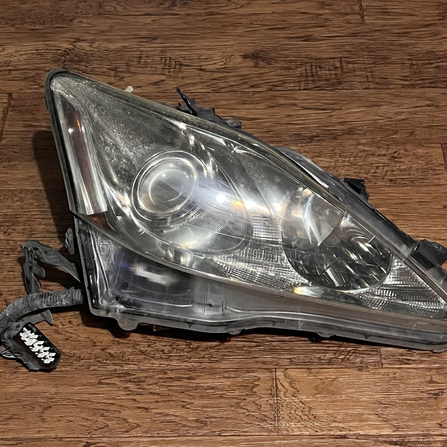 Lexus IS Passenger Side Headlight(All bulbs included)