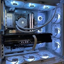 RTX 4090 & Ryzen 7 9800X3D Gaming PC