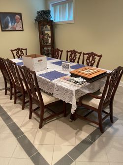 Estate sale! Dining room table with 8 chairs