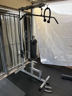 PLATE LOADED LAT PULL MACHINE W/ ROW