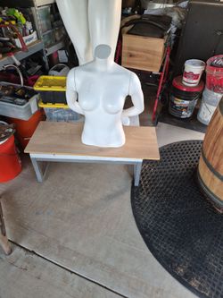 Female mannequin (upper torso)
