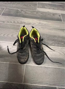 Baseball cleats boy size 4