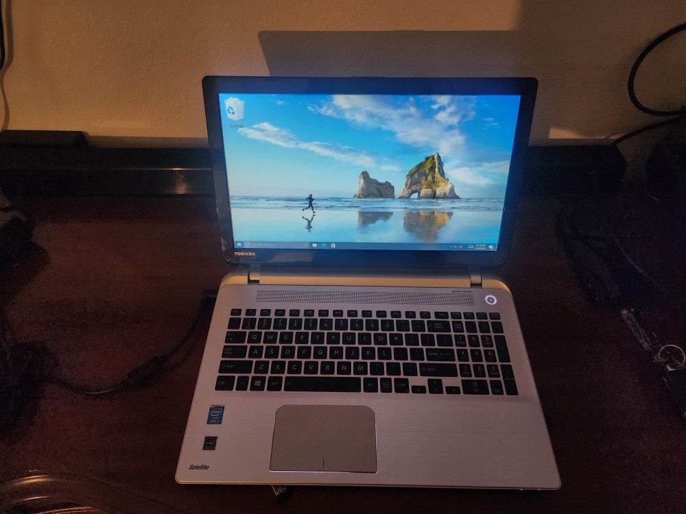 Toshiba Satellite S55 Harmon/kardon I7,12GB,1TB