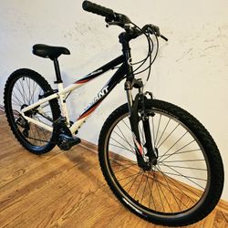 21 speed XS GIANT BOULDER Hardtail XC all Terrain MTB Adventure Bike