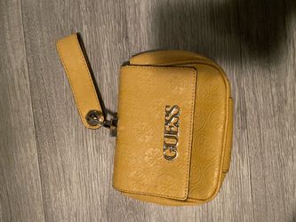 12+ BRAND-NAME PURSES & FANNY PACKS FOR SALE