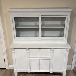 Cabinet sliders and shelves