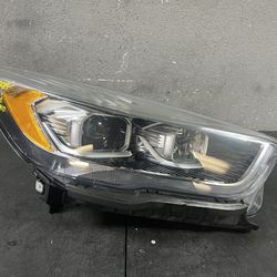 2017-2018-2019 FORD ESCAPE RIGHT HEADLIGHT HID OEM USED #9351