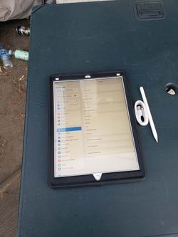 Gold Edition No Cracks No Locked Come with Great Case. Charger, is 12.9 Ipad pro 2nd edition 2018 128GB $225! Or $325! With Apple pencil pro