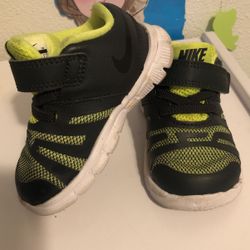 Nike Tennis Shoes