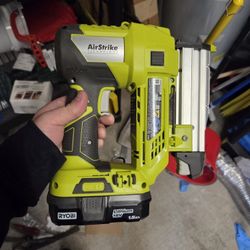 Ryobi P318 ONE+ 18V Cordless 23-Gauge Pin Nailer