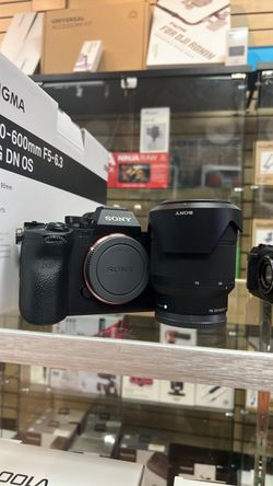 Sony a7 IV with 28-70mm open box