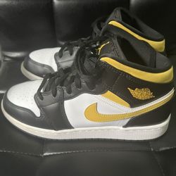 Jordan 1 Mid Black/University Gold Size 7y For Sale