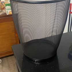 Mind Reader Metal Mesh Wastebasket