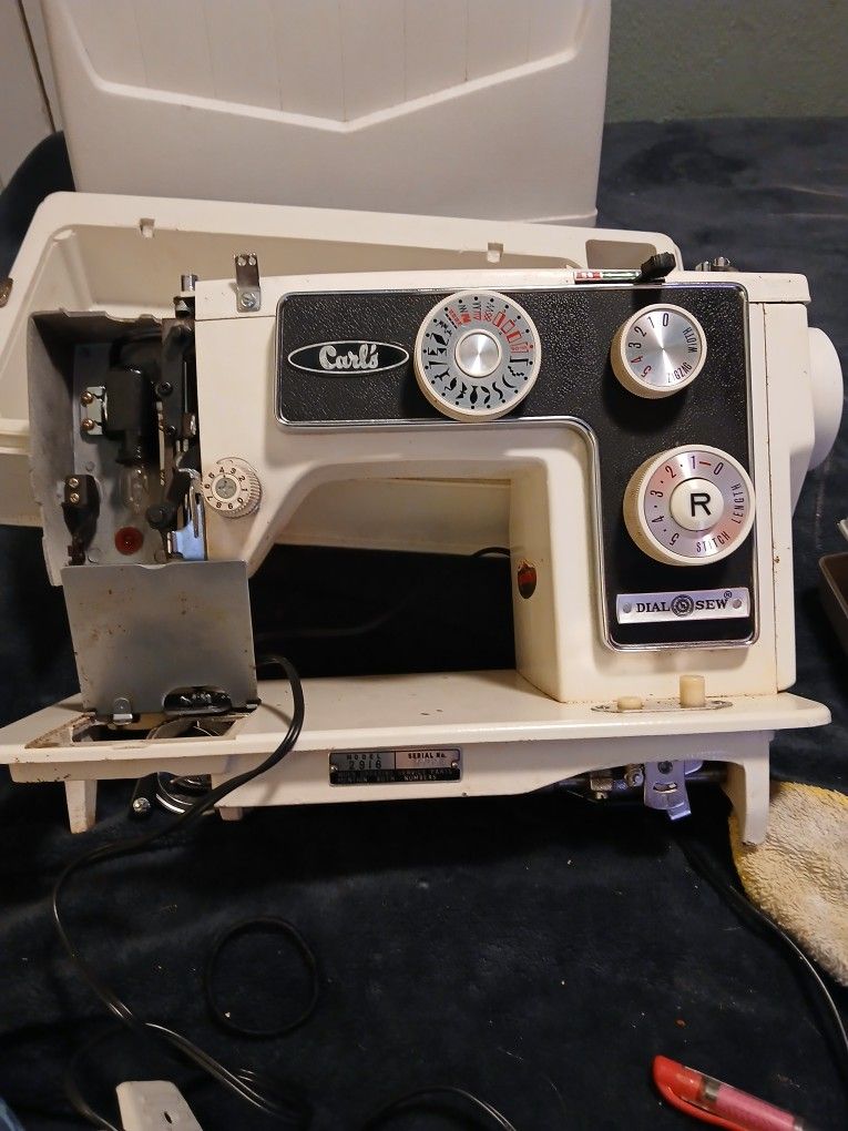 Singer Carl Sewing Machine