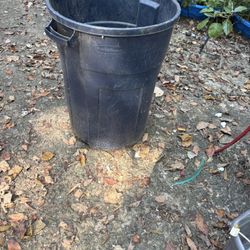 Outdoor Trash Can 45 Gal Rubbermaid. No Lid