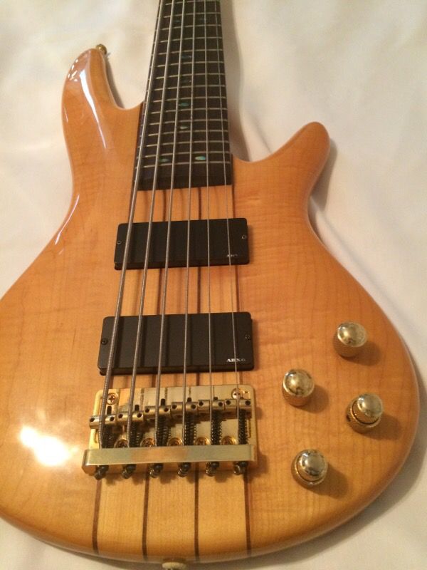 Ibanez 6 Strings guitar bass.