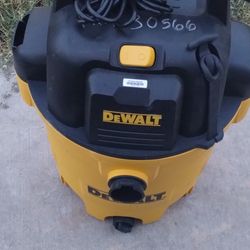 DeWalt Wet/Dry 12 Gallon Shop Vacuum 