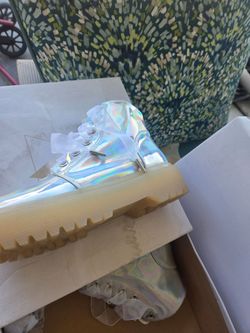 YRU  Women's shoes