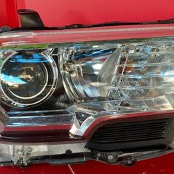 2016 2017 2018 2019 Toyota Tacoma Right Passenger Side Halogen / LED Headlight
