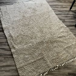 6’7 By 9’ Rug Excellent Used Condition 