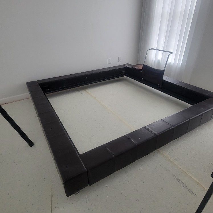 🛏️ Modern King Leather Bed Frame – Great Condition!