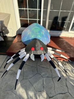 Halloween: Inflatable Spider