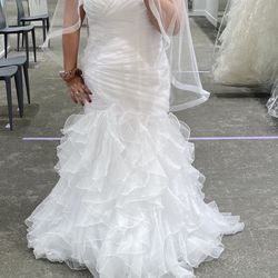 David Bridal Wedding Dress With Veil Size 16