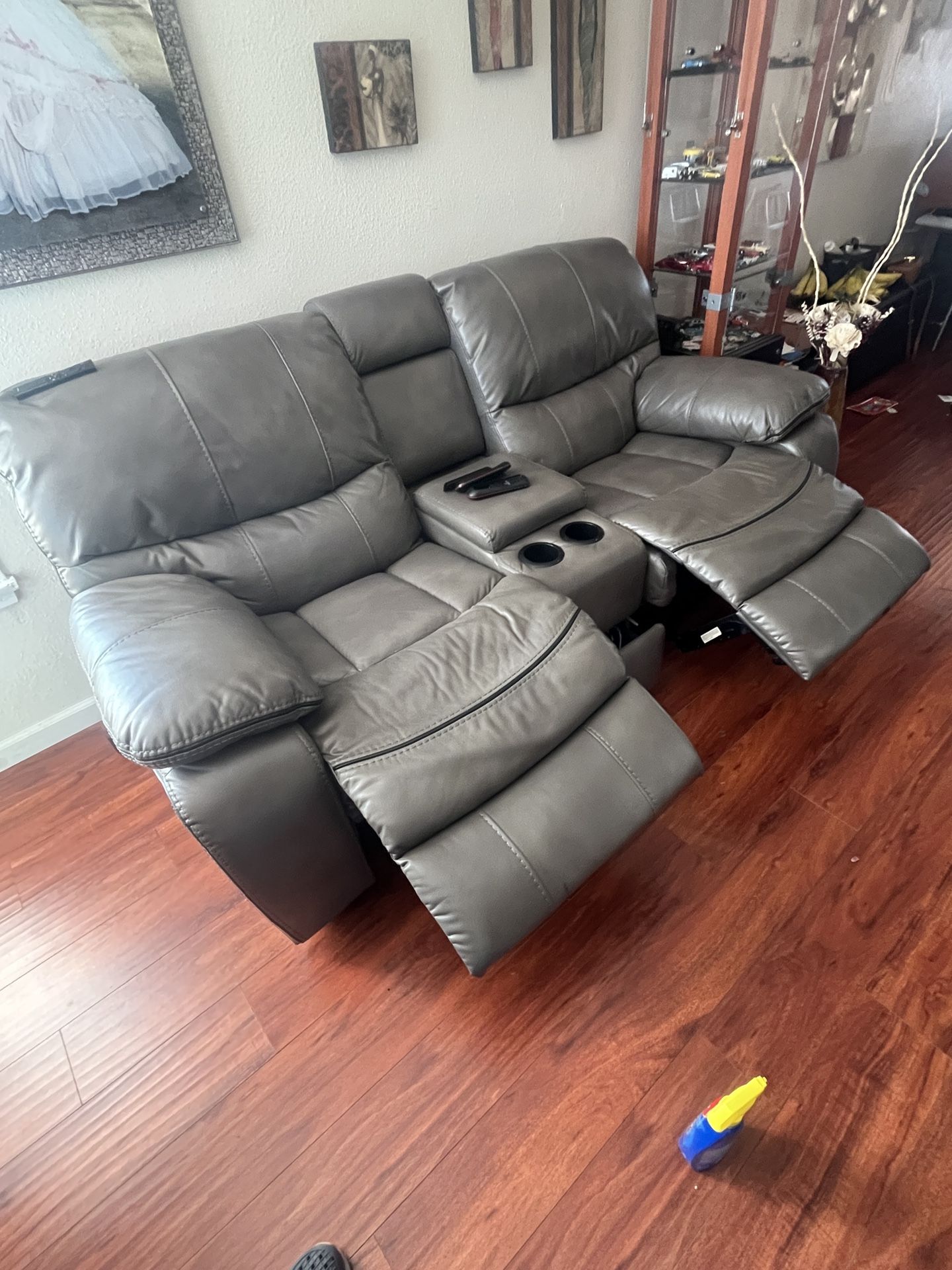 Sofa Reclyner Grey. Free