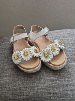 White Daisy Platform Sandals