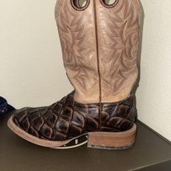 Boots 8 1/2
