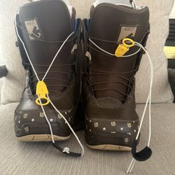 Woman’s Burton Snowboard Shoe