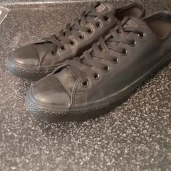 Converse mens 9.5 Great Condition 