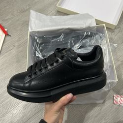 BLACK ALEXANDER MCQUEENS  (CALFSKIN)