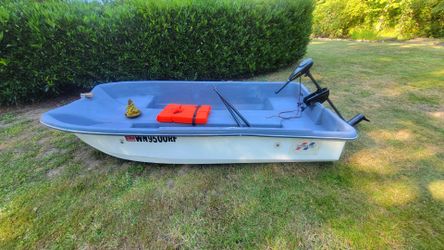 9' Livingston boat with 34lb thrust MinnKota Electric Motor