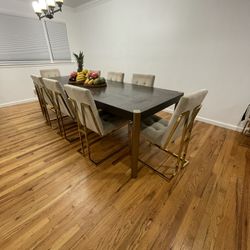 Dinning Table And Chairs Set