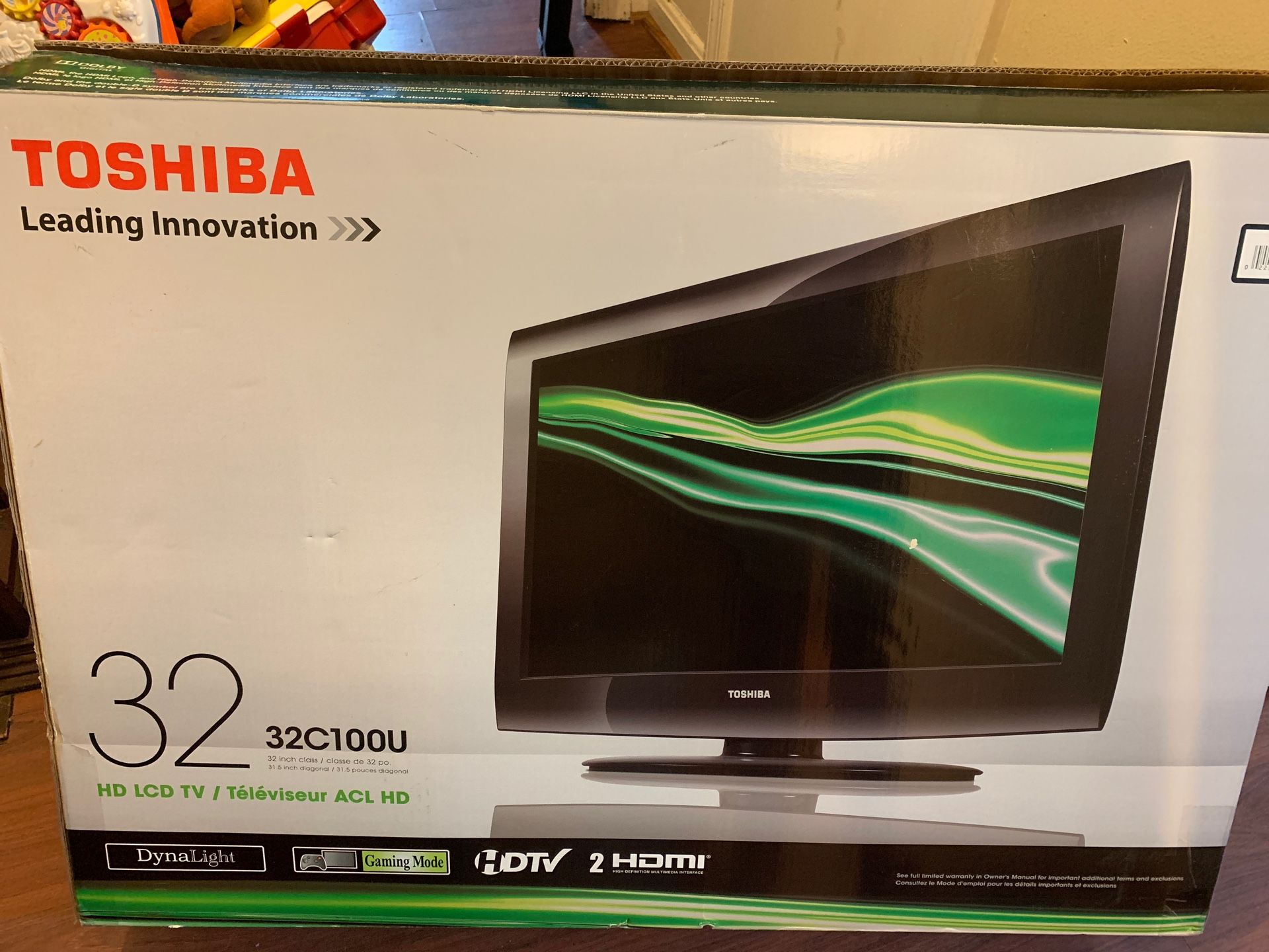 Toshiba 32” hd lcd tv