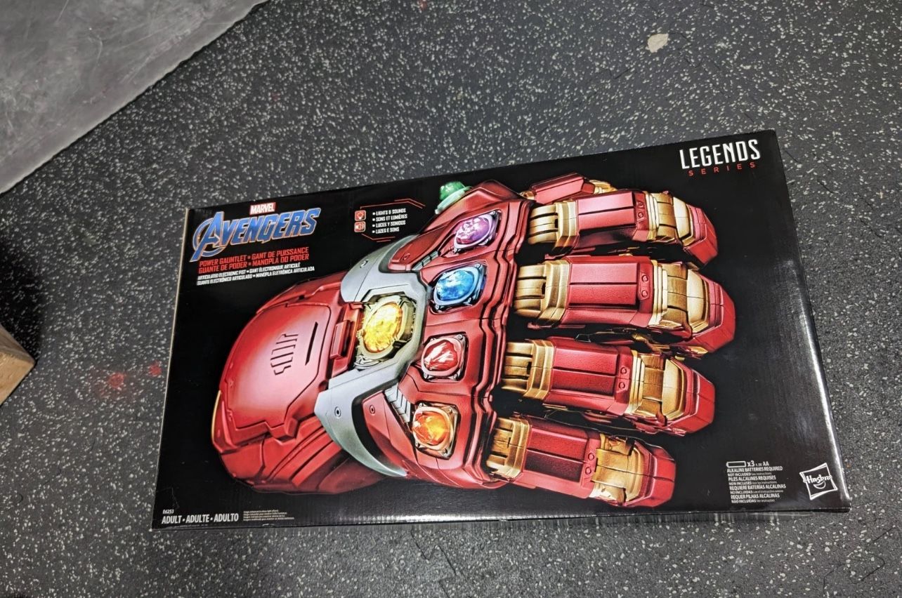 Marvel Avenger Legends Series Infinity Gauntlet