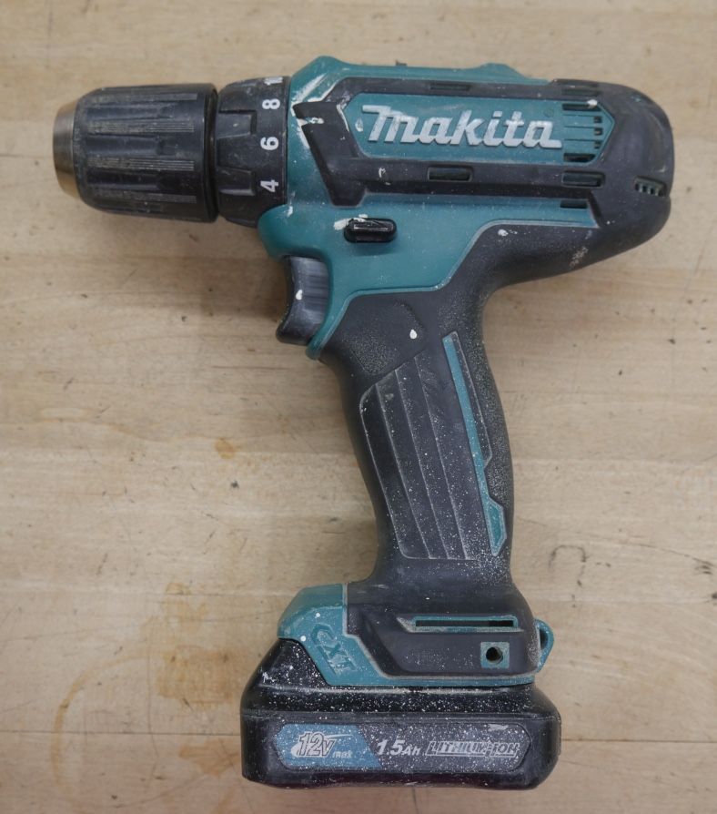 MAKITA FD05 CORDLESS 3/8" DRILL WITH 1.5ah BL1016 BATTERY WORKS GREAT NO CHARGER. used. tested. in a good working order.