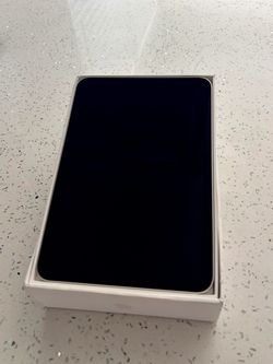 iPad mini 6th Gen 64GB Wi-Fi + Case